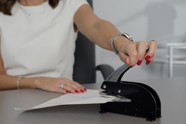 Understanding the Role of Notary Services in Today’s Society